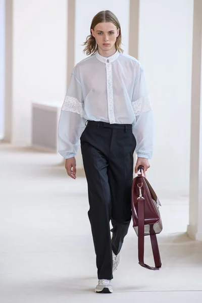Look 3